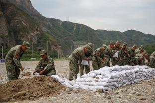 高效输出！余嘉豪13中8拿到18分9篮板